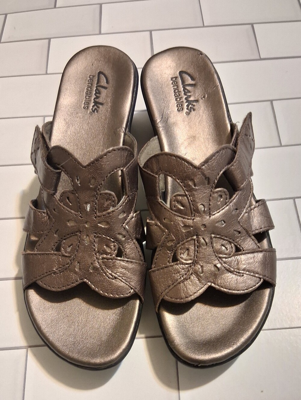Clarks Bendablesโ Leather Upper Sandals Brown Bronze Sz7M Minimalist Comfort